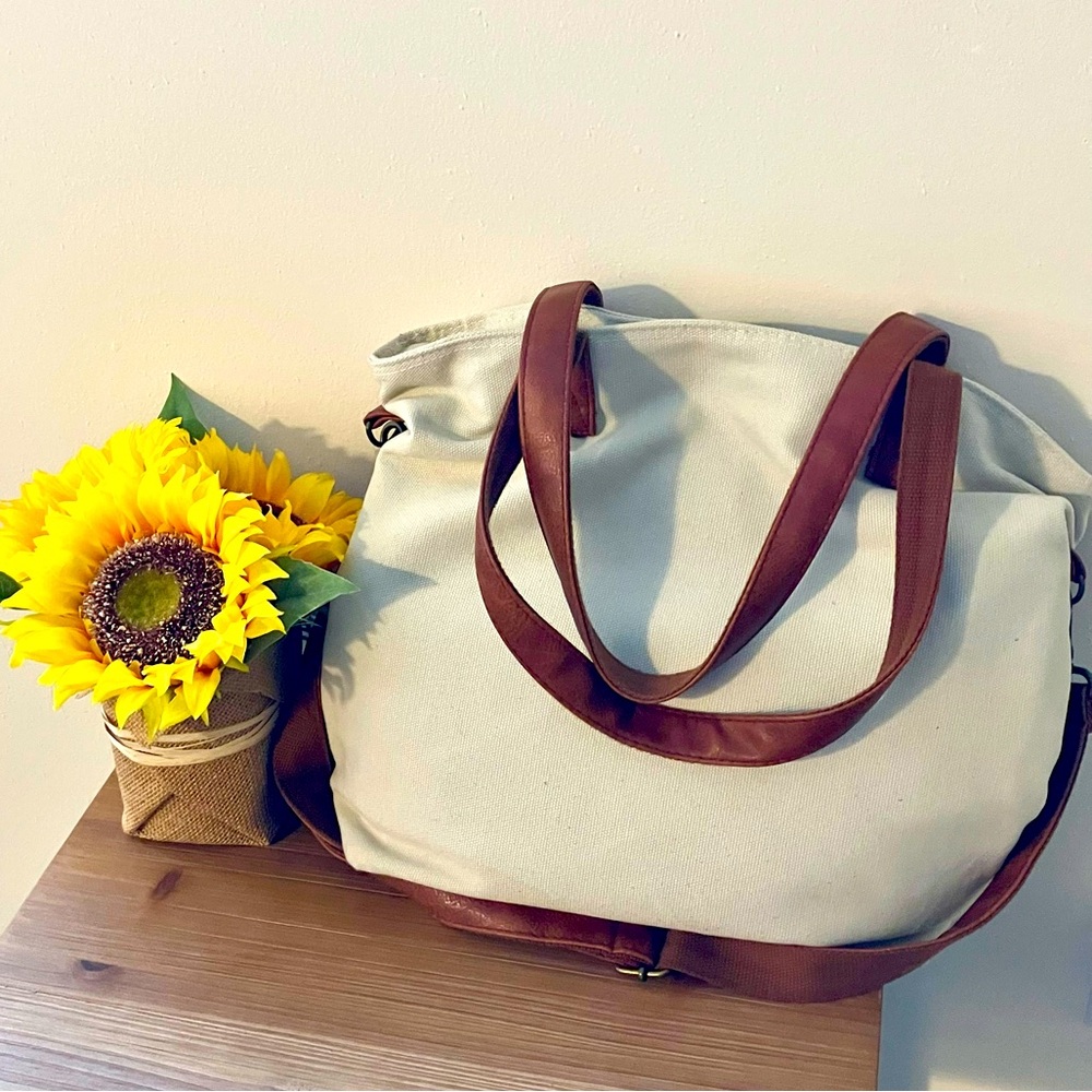 Simple modern tote